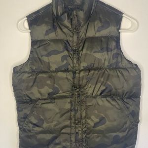 Boys Old Navy Camo Puffer Vest Size 8 Medium